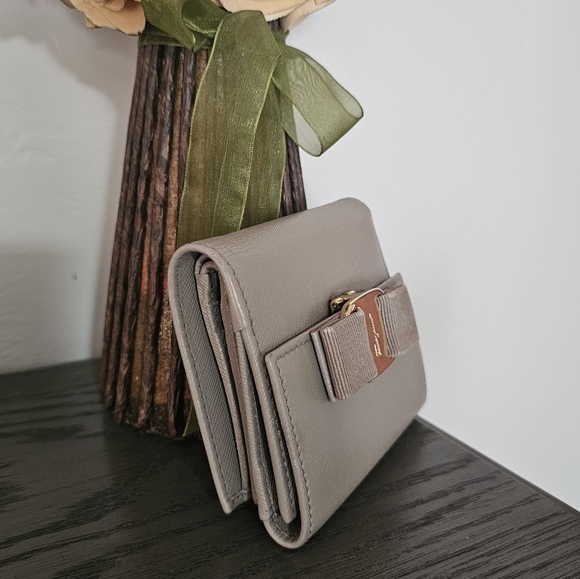 Ferragamo Vara Bow wallet - Picture 9 of 13